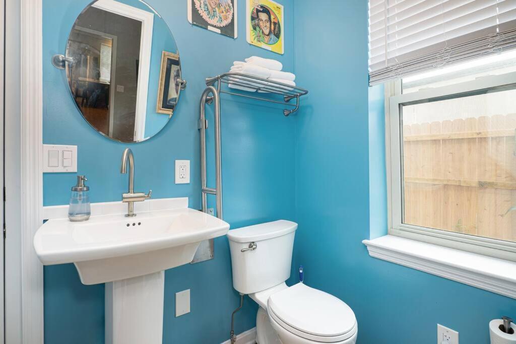 Larry's Landing: With Fully-fenced Yard Lancaster
